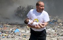 Syria regime barrel bombs kill 37, monitor says