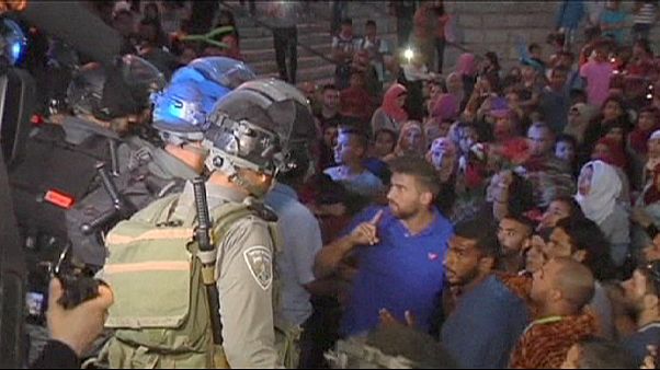 Israelische Sicherheitskräfte verhaften palästinensische Demonstranten Israelische Sicherheitskräfte verhaften palästinensische Demonstranten