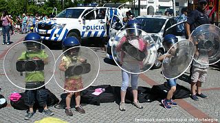 La police portugaise simule une manif et des émeutes avec des bambins