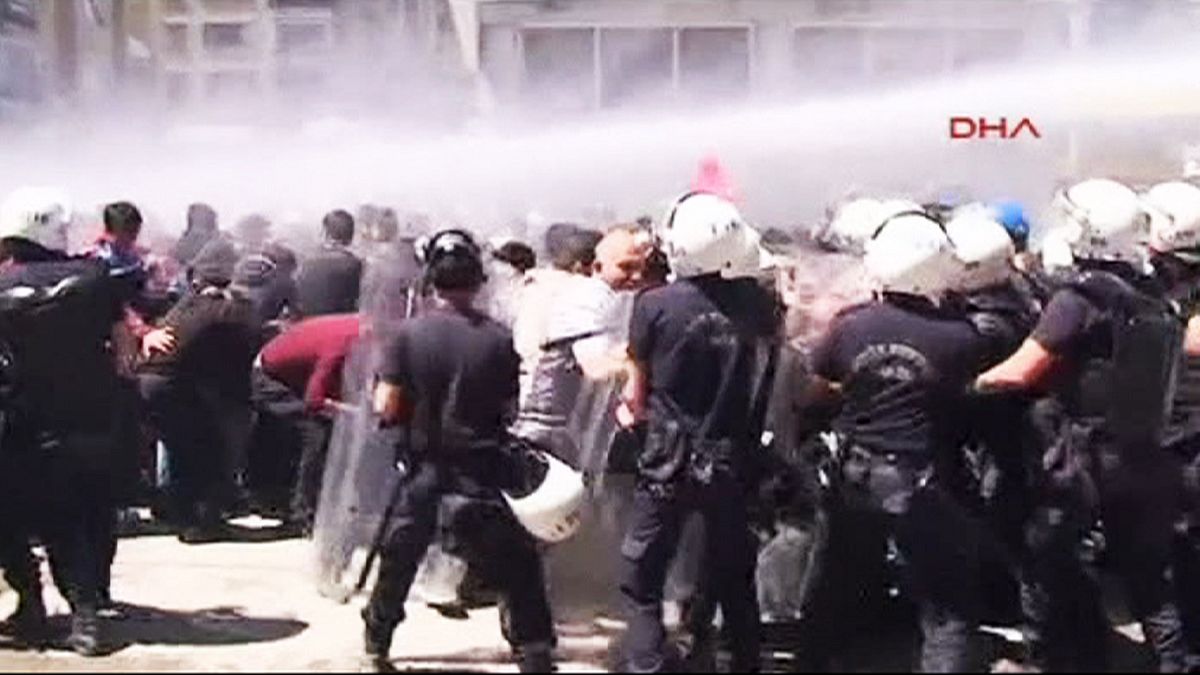 الشرطة التركية تفرق مظاهرة داعمة للاكراد