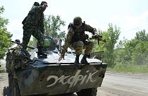 تجدد المعارك شرق اوكرانيا وبوروشينكو يحذر من غزو روسي