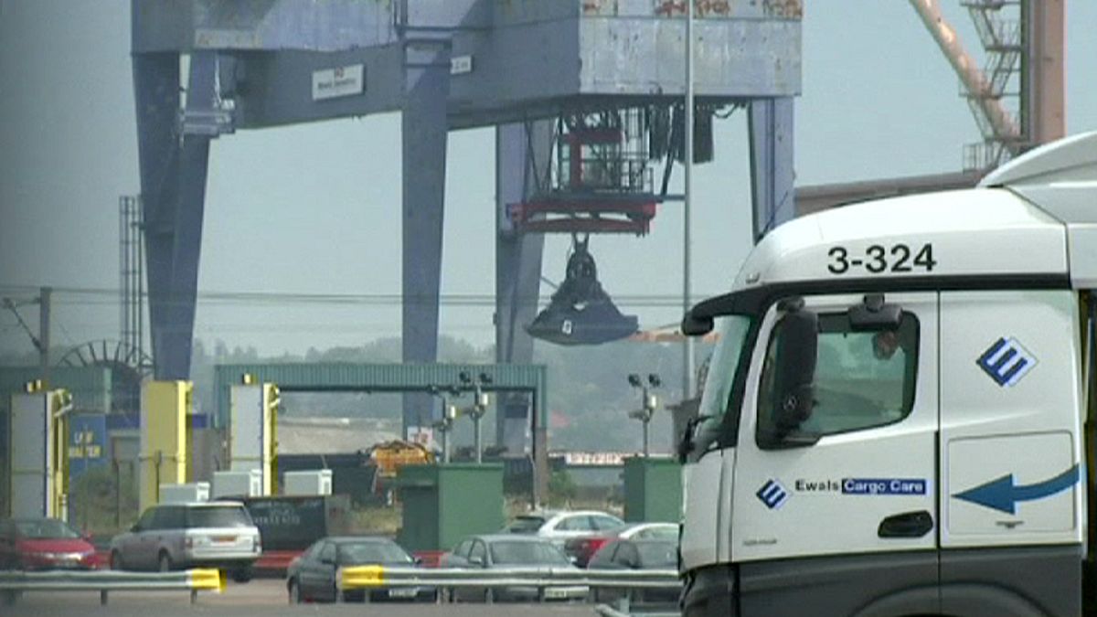 Immigrazione: trovate oltre 60 persone dentro dei camion nel porto inglese di Harwich