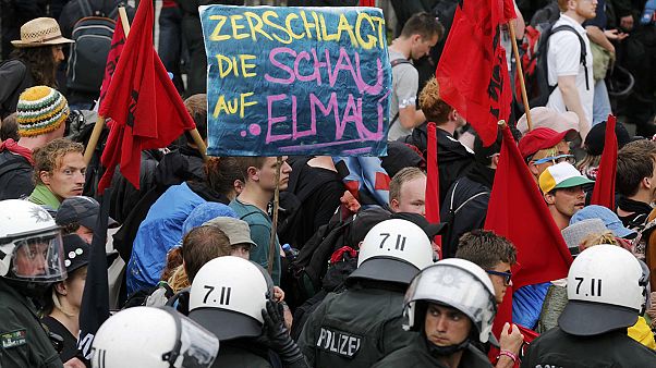Germania: 4000 persone protestano contro il G7 alla vigilia del summit Germania: 4000 persone protestano contro il G7 alla vigilia del summit
