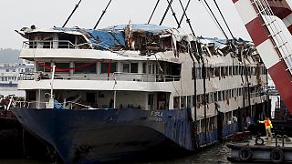 Volunteers help identify victims of Chinese cruise ship disaster