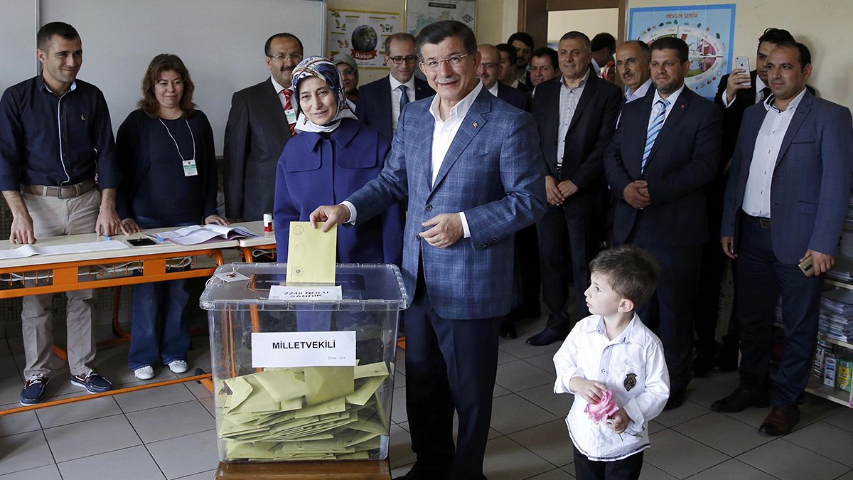 بدء التصويت للانتخابات التشريعية في تركيا