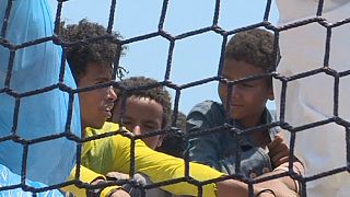 Quatro mil migrantes resgatados no Mediterrâneo durante o fim de semana
