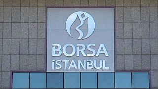 Lira turca em queda; banco central forçado a intervir