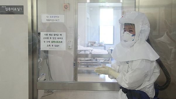 Gros plan sur le coronavirus MERS Gros plan sur le coronavirus MERS