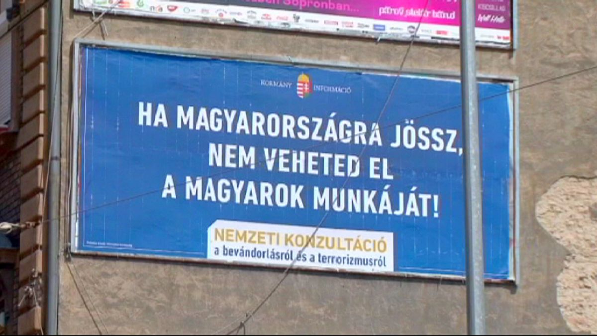 Macaristan'da hükümetin kampanyasına karşı muhalefetten yabancılara 'hoşgeldiniz'
