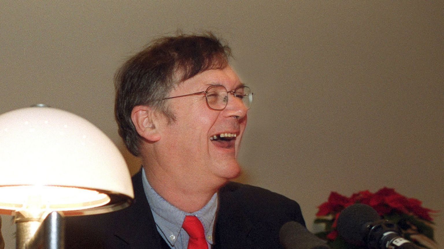 Le prix nobel de médecine de 2001, taxé de sexiste, démissionne