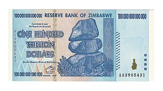 35.000.000.000.000.000 dólares zimbabuenses a cambio de un dólar estadounidense