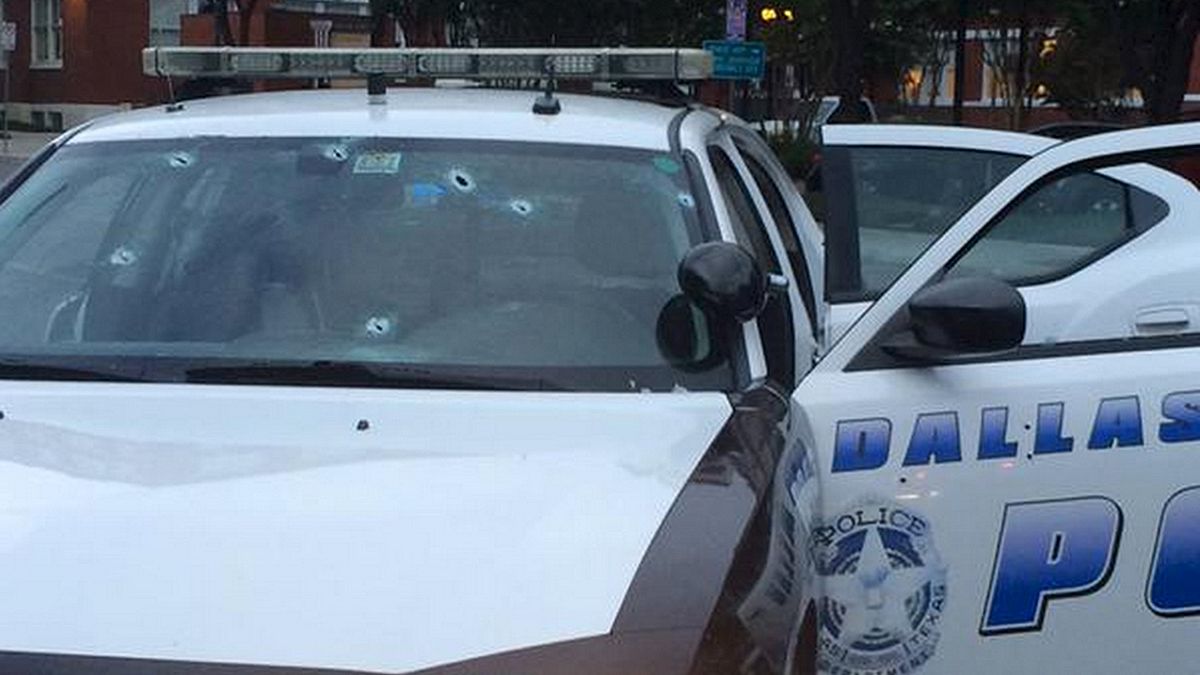 هجوم بسيارة مصفحة على مقر شرطة مدينة دالاس الأمريكية