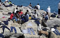 Italia, emergenza migranti: tensione a Ventimiglia, caos a Milano, tendopoli a Roma