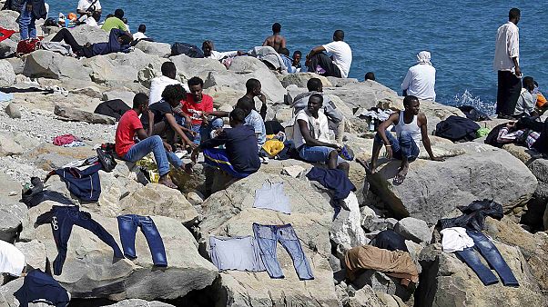 Des centaines de migrants interdits d'entrée en France sont bloqués en Italie Des centaines de migrants interdits d'entrée en France sont bloqués en Italie