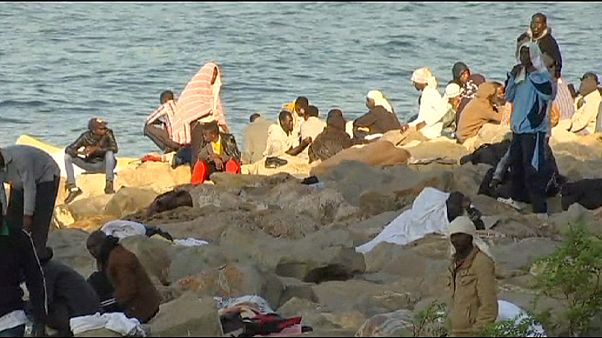 Des dizaines de migrants toujours présents à la frontière franco-italienne Des dizaines de migrants toujours présents à la frontière franco-italienne