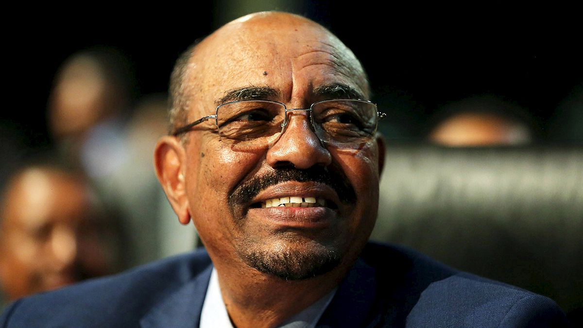 Il presidente del Sudan al-Bashir lascia il Sudrafica a dispetto della giustizia
