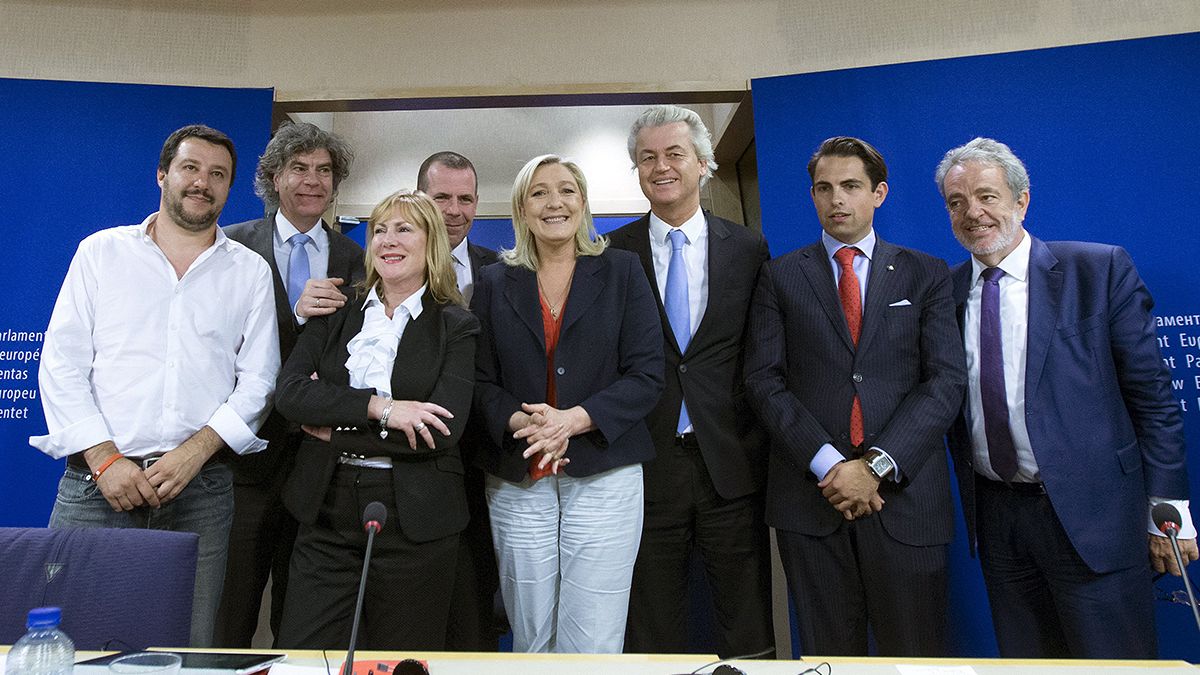 Marine Le Pen forma un grupo en la Eurocámara