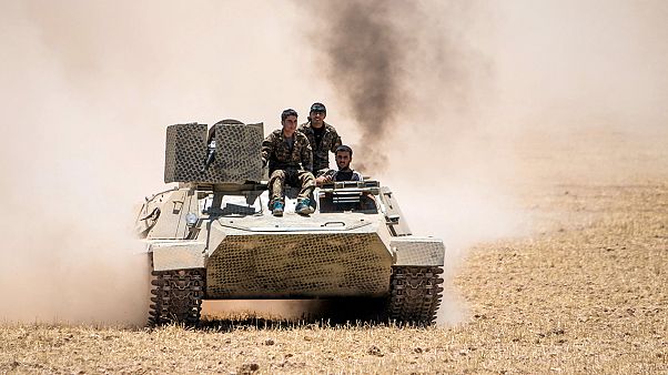 Syrien: Kurden vertreiben IS-Miliz aus der Grenzstadt Tal Abjad Syrien: Kurden vertreiben IS-Miliz aus der Grenzstadt Tal Abjad