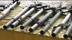 Philippinische Rebellen geben Waffen ab