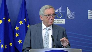 Juncker vs Tsipras:"Atene non dice la verità. La Commissione non chiede altre misure lacrime e sangue"