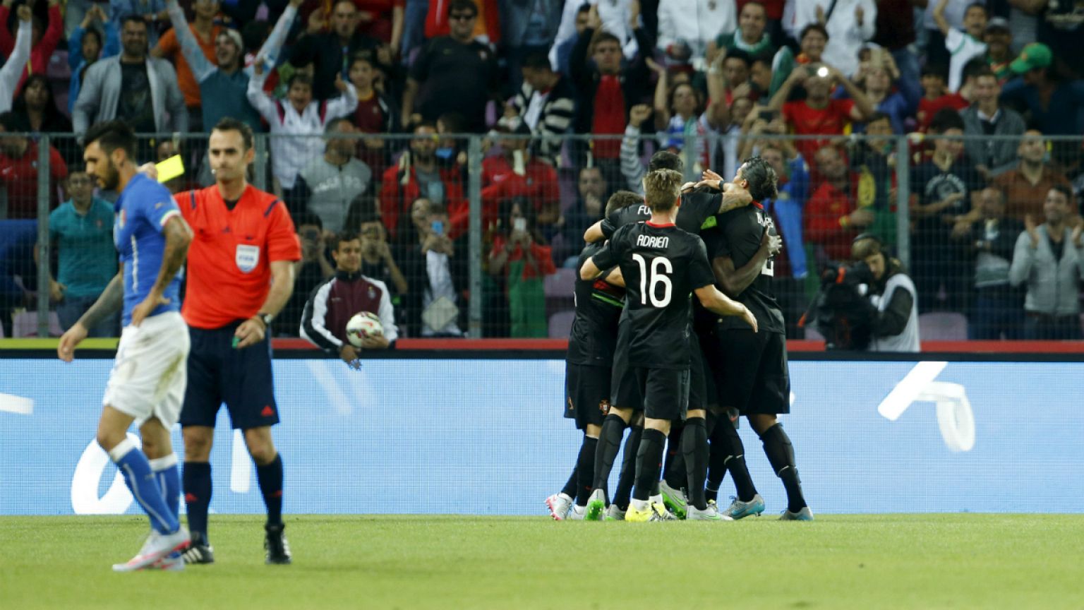 Portugal-Itália, 1-0: Jogo a "feijões" acaba com "seca" de 40 anos