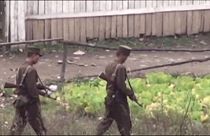 Un soldado norcoreano deserta a pie a través de la Zona Desmilitarizada