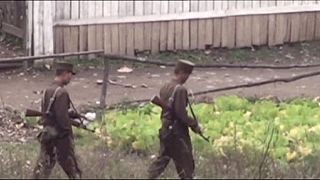 Un soldado norcoreano deserta a pie a través de la Zona Desmilitarizada