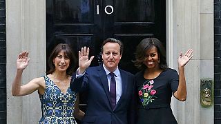 Michelle visita Cameron para promover educação de meninas em zonas de conflito