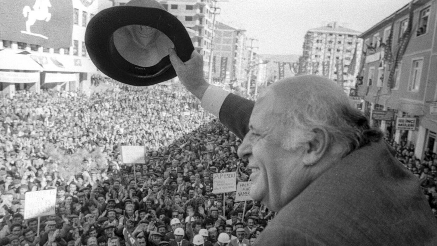 Demirel'in tarihe geçen ilginç cevapları