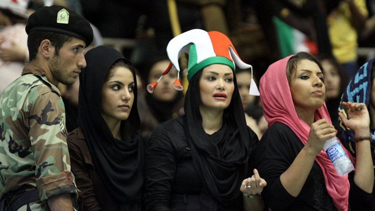 نگاهی به موانع حضور زنان ایران در ورزشگاه‌ها