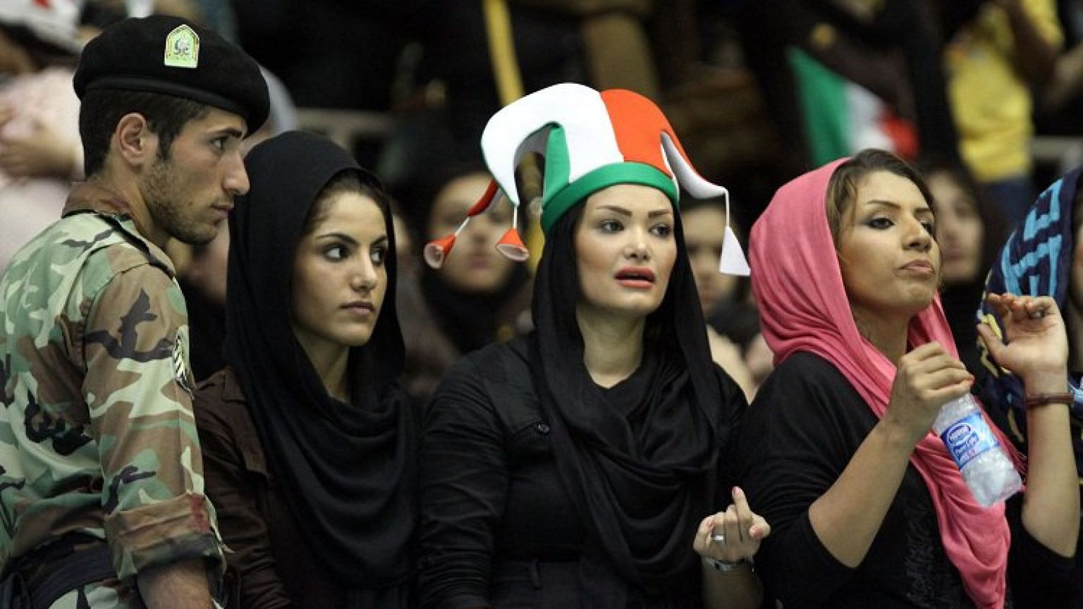 نگاهی به موانع حضور زنان ایران در ورزشگاه‌ها