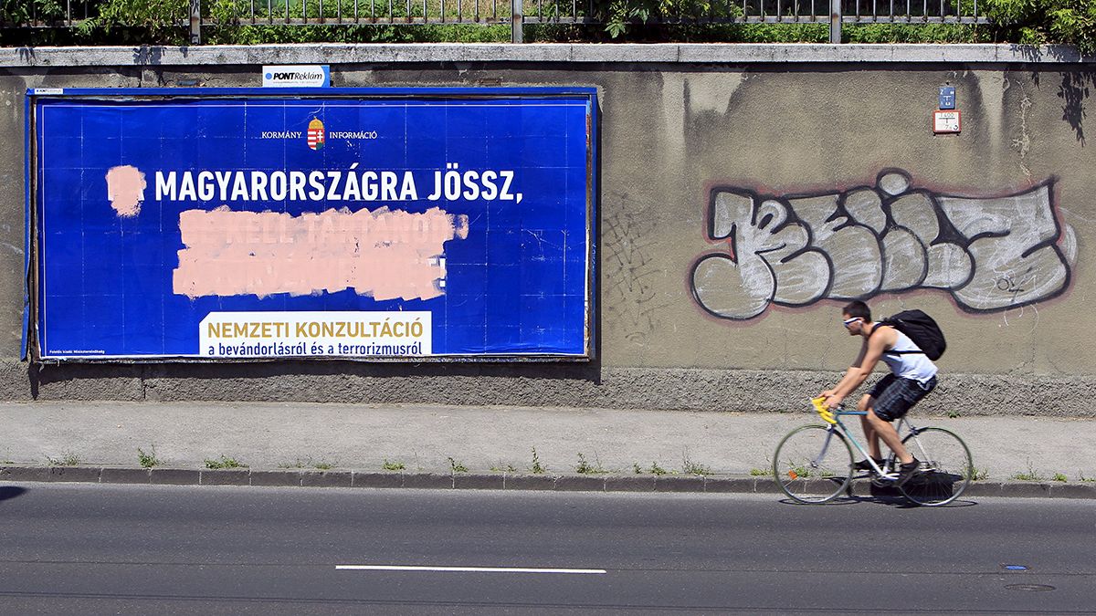 Bataille d'affiches en Hongrie sur fond d'immigration en hausse