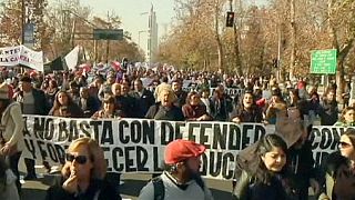 Protestas en Santiago de Chile contra la reforma educativa de la Presidenta Bachelet
