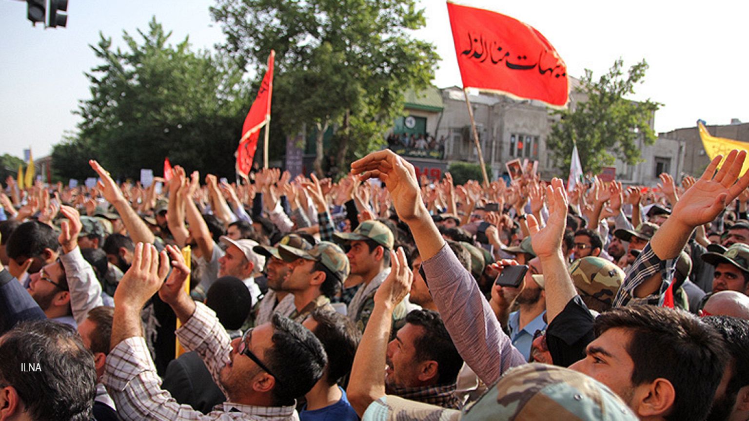 اعتراض به سوء استفاده سیاسی از مراسم تشییع غواصان جان باخته در جنگ