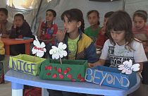 Suriye'de savaşan halkların çocukları birbirlerinin dilini öğreniyor