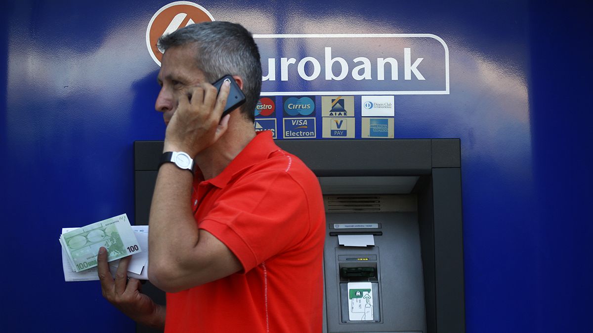 Греки берут штурмом банкоматы