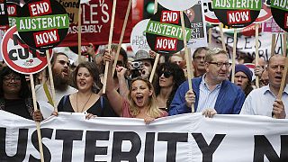 Milhares protestam contra políticas da austeridade em Londres