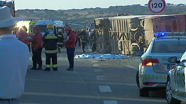 Un autobús de turistas holandeses se estrella en Portugal: tres muertos. Un autobús de turistas holandeses se estrella en Portugal: tres muertos.