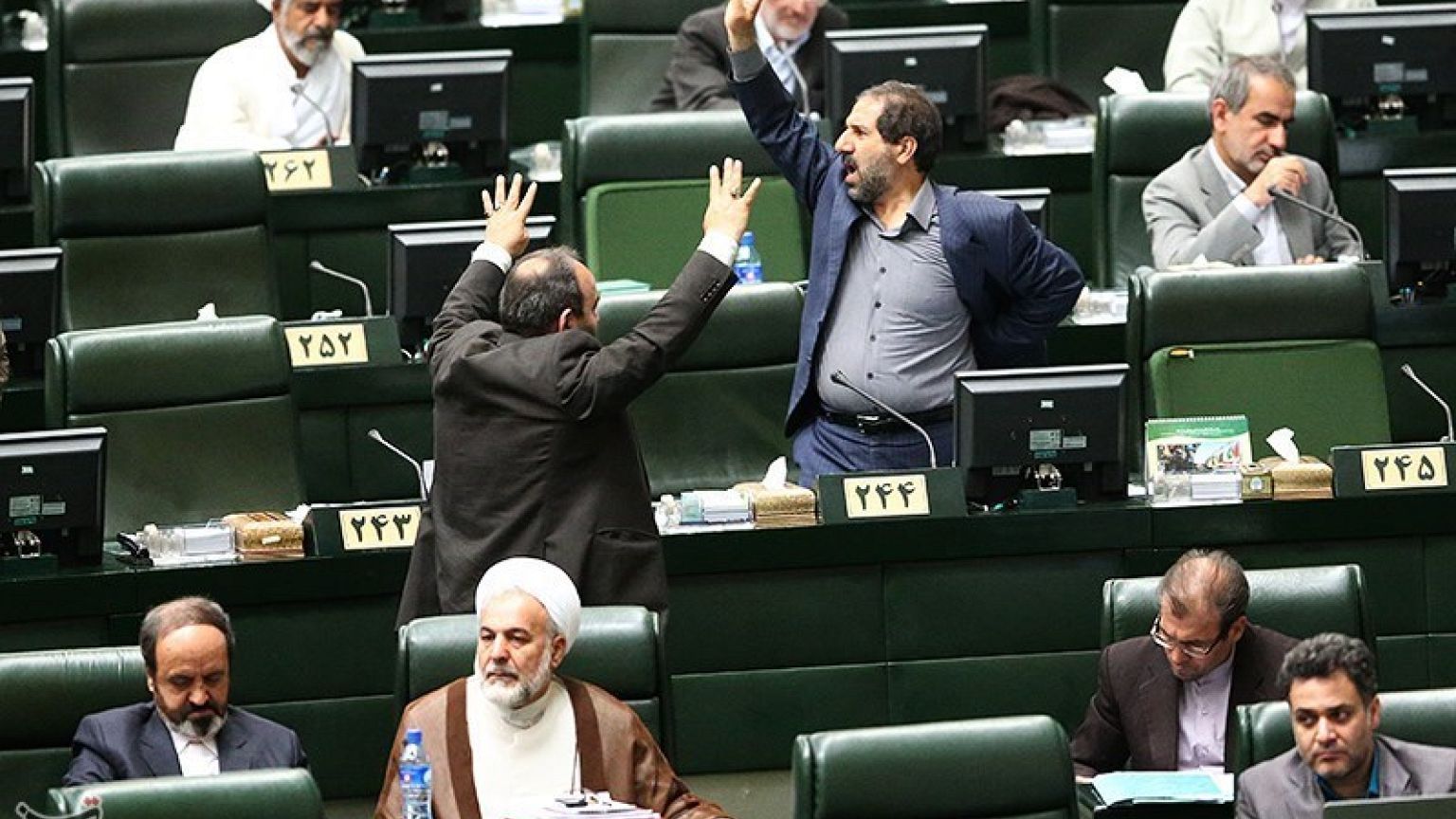 دولت از سوی مجلس به حفظ «دستاوردهای هسته‌ای» ملزم شد