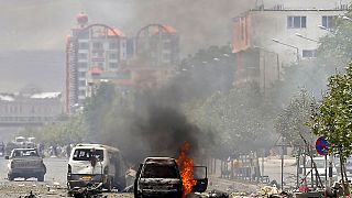 Kabul, assalto taleban al Parlamento. Una decina di bombe, diverse vittime