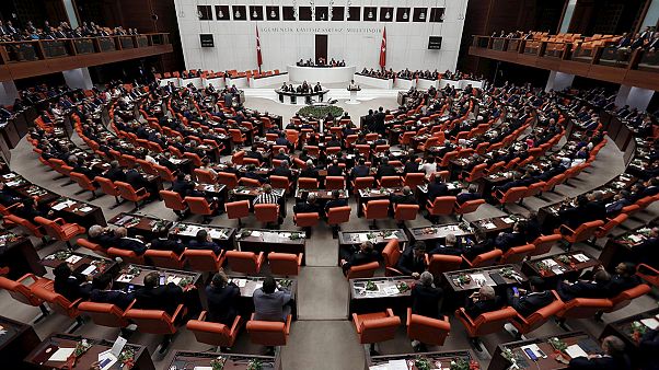 A kurdbarát párt is részt vett a török parlament alakuló ülésén A kurdbarát párt is részt vett a török parlament alakuló ülésén