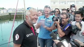 Yvan Bourgnon completa la vuelta al mundo en catamarán en solitario