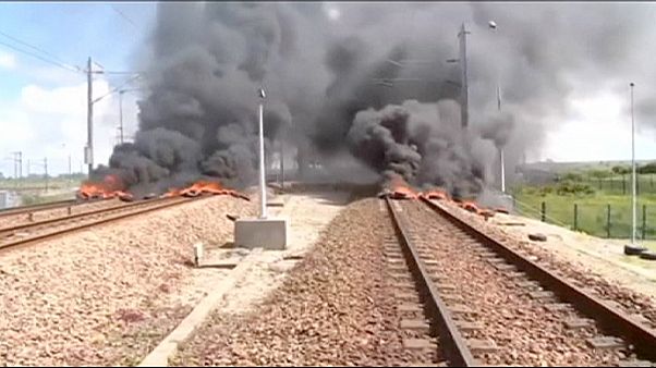 Eurotunnel bleibt wegen Protestaktion geschlossen Eurotunnel bleibt wegen Protestaktion geschlossen