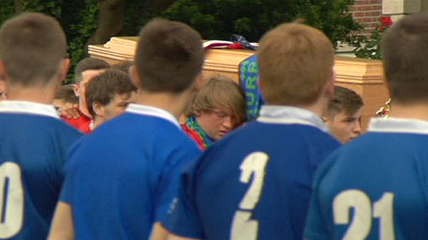 Funerales de dos jóvenes irlandeses muertos en el derrumbe de un balcón Funerales de dos jóvenes irlandeses muertos en el derrumbe de un balcón
