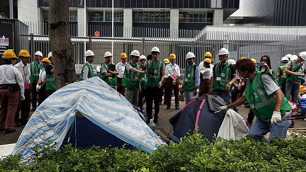 Hong Kong retire les dernières tentes des manifestants prodémocratie Hong Kong retire les dernières tentes des manifestants prodémocratie
