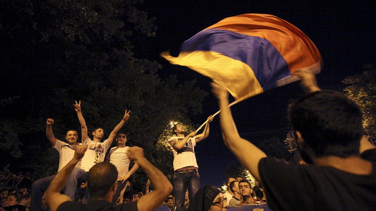 Ermeni eylemcilerden polis şiddetine tepki