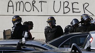 France : face-à-face musclé entre taxis et Uber