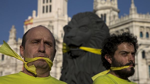 Spagna: 'legge bavaglio' contro le proteste, meno diritti per chi va in piazza Spagna: 'legge bavaglio' contro le proteste, meno diritti per chi va in piazza