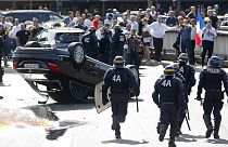 Utcai harcokká fajult az Uber-ellenes taxistüntetés Párizsban