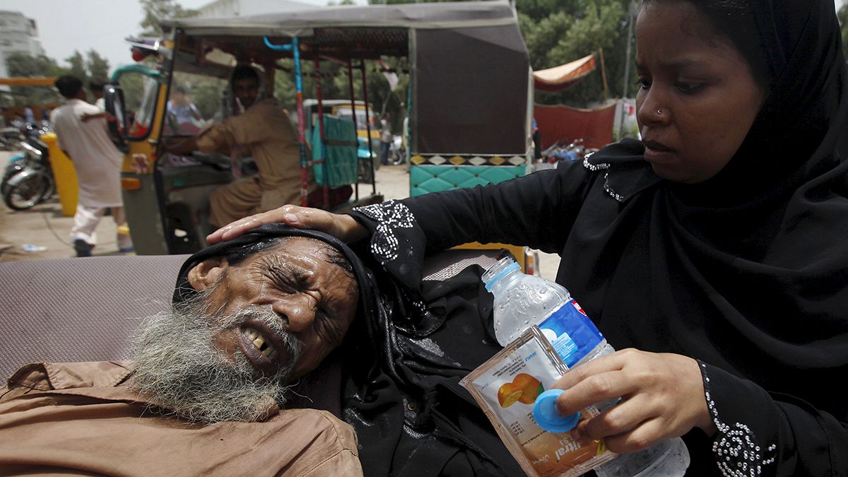 Πακιστάν: Ξεπερνούν τους 1.000 οι νεκροί από τον καύσωνα